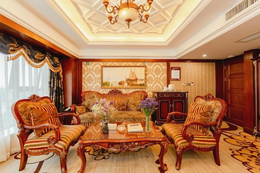 Chengdu French Theme Gold Palace