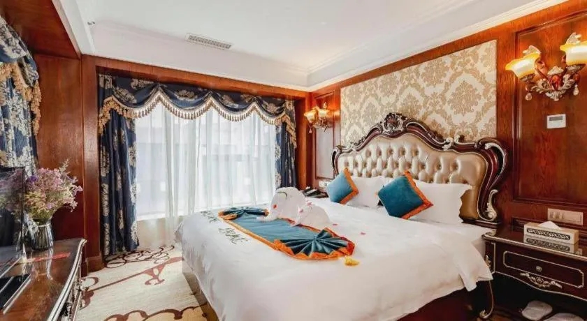 Bed in Chengdu French Theme Gold Palace