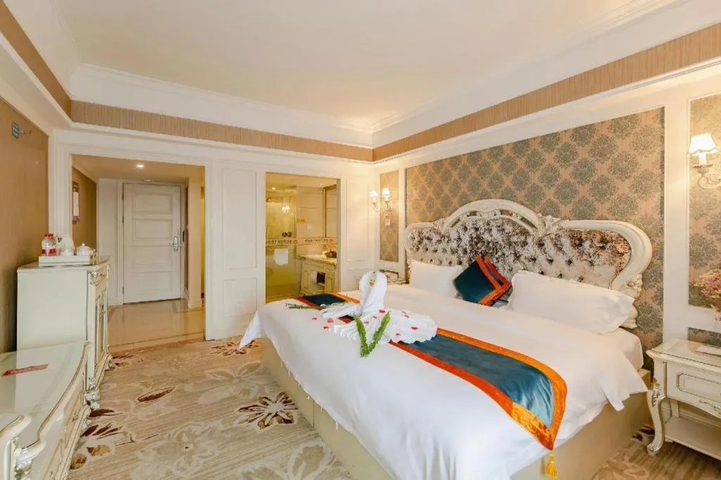 Bed in Chengdu French Theme Gold Palace