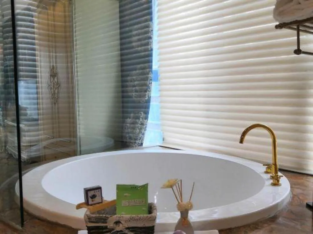 Chengdu French Theme Gold Palace