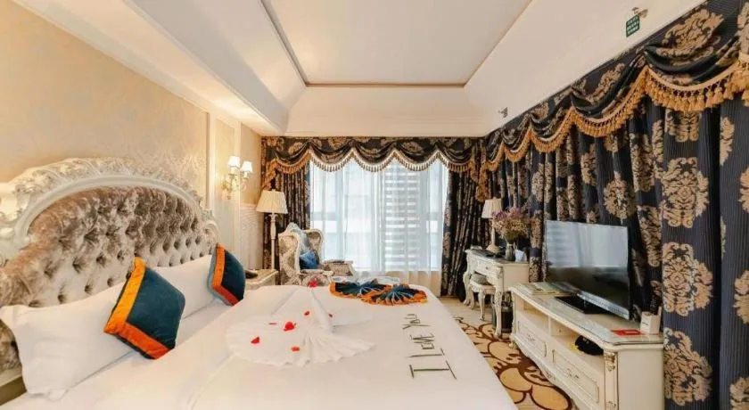 Bed in Chengdu French Theme Gold Palace