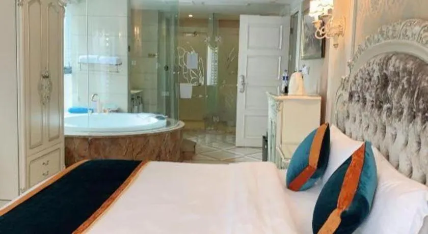 Bed in Chengdu French Theme Gold Palace