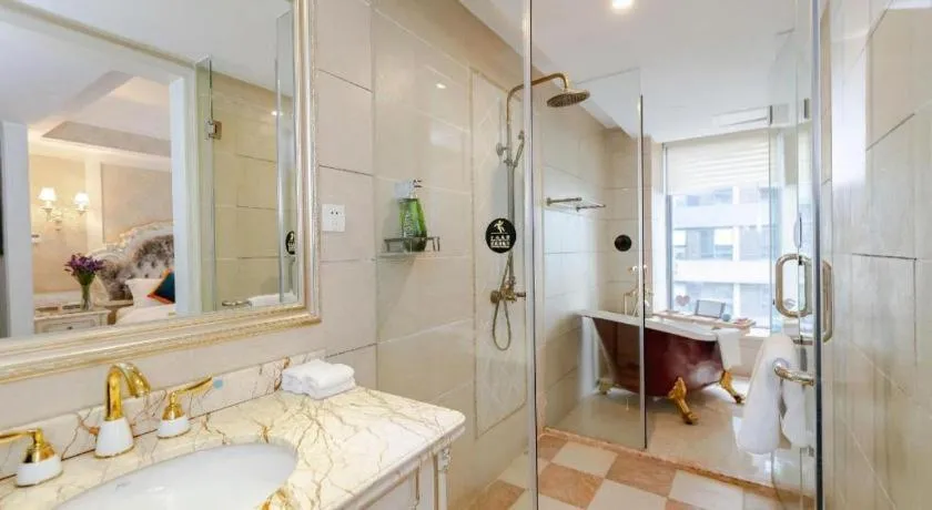 Chengdu French Theme Gold Palace