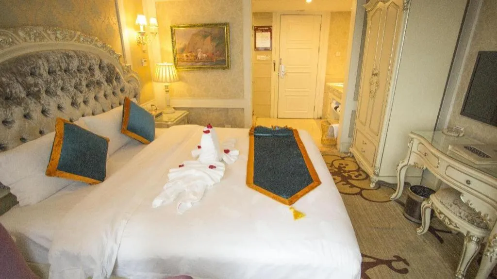 Bed in Chengdu French Theme Gold Palace