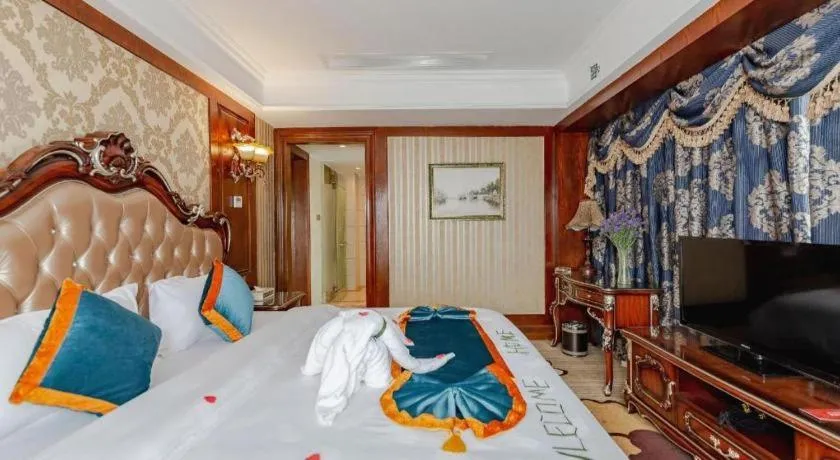 Bed in Chengdu French Theme Gold Palace