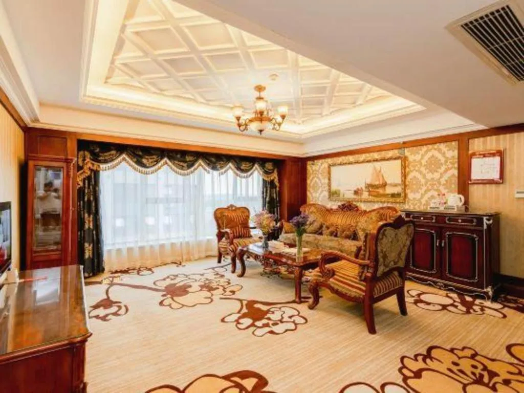 Chengdu French Theme Gold Palace