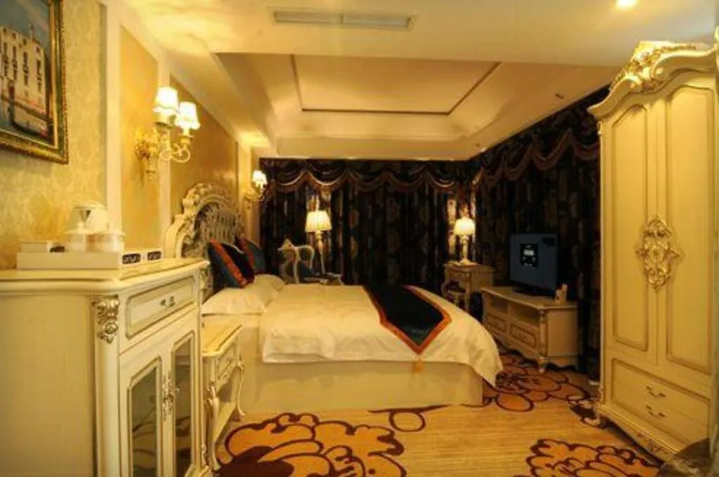Bed in Chengdu French Theme Gold Palace