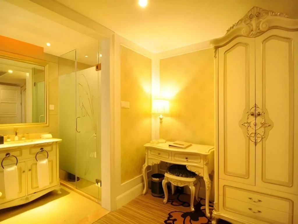 Chengdu French Theme Gold Palace