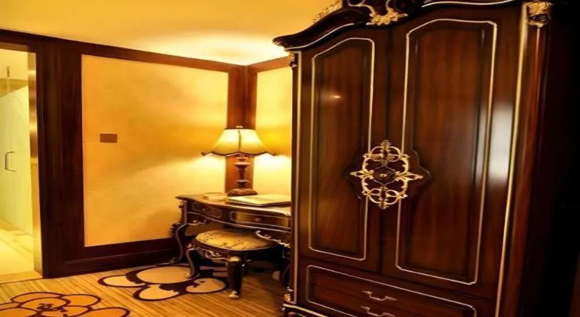 Chengdu French Theme Gold Palace