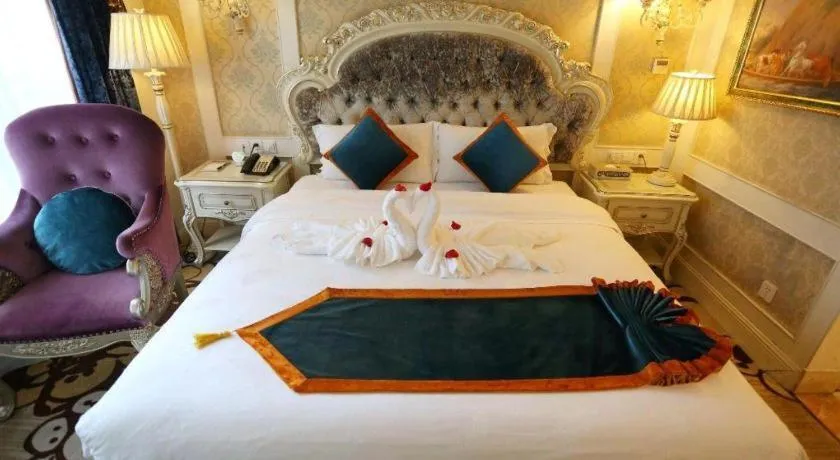 Bed in Chengdu French Theme Gold Palace