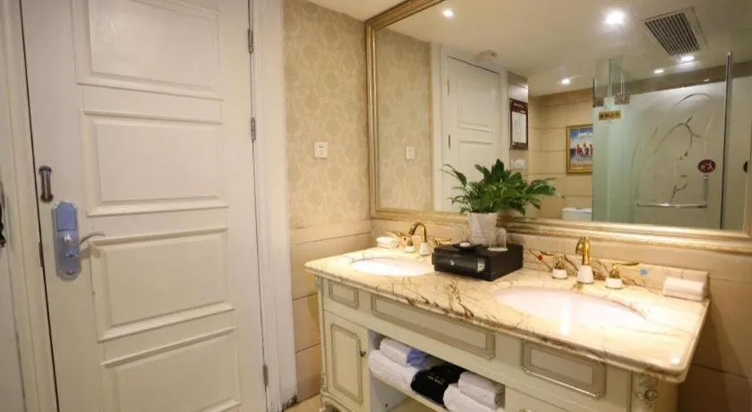 Chengdu French Theme Gold Palace