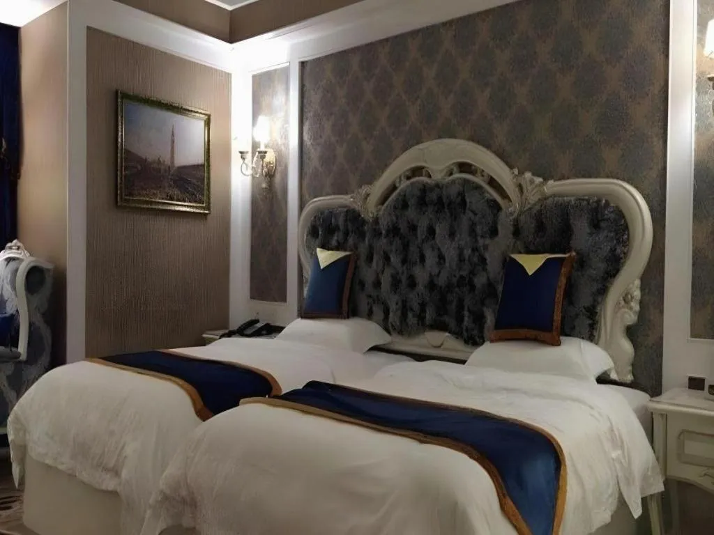 Bed in Chengdu French Theme Gold Palace