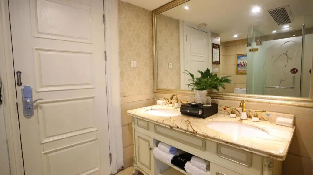 Chengdu French Theme Gold Palace