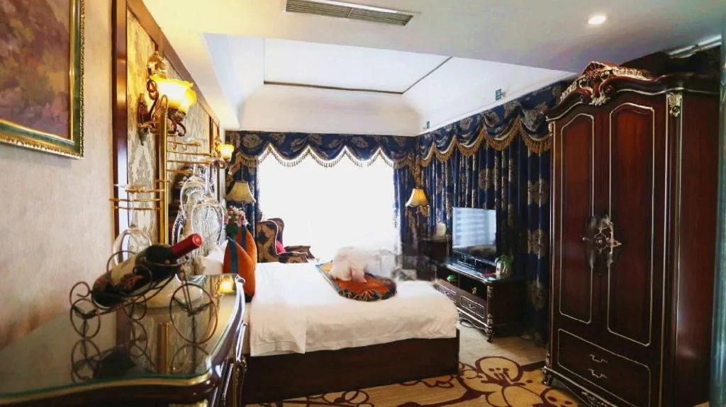 Bed in Chengdu French Theme Gold Palace