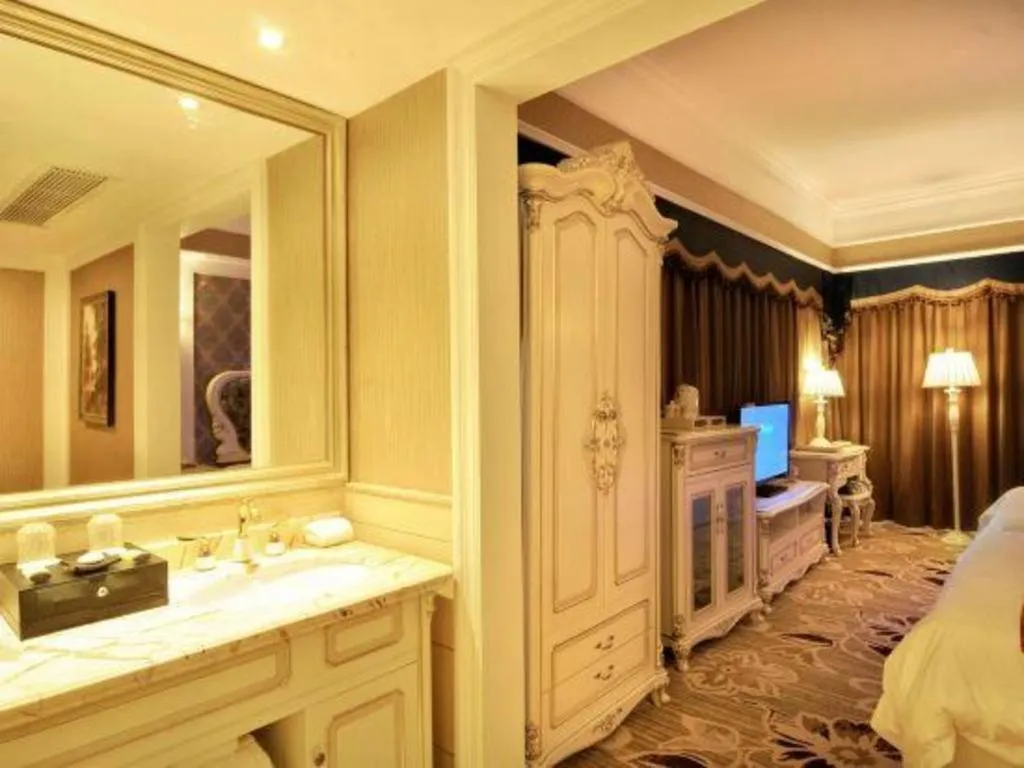 Bed in Chengdu French Theme Gold Palace