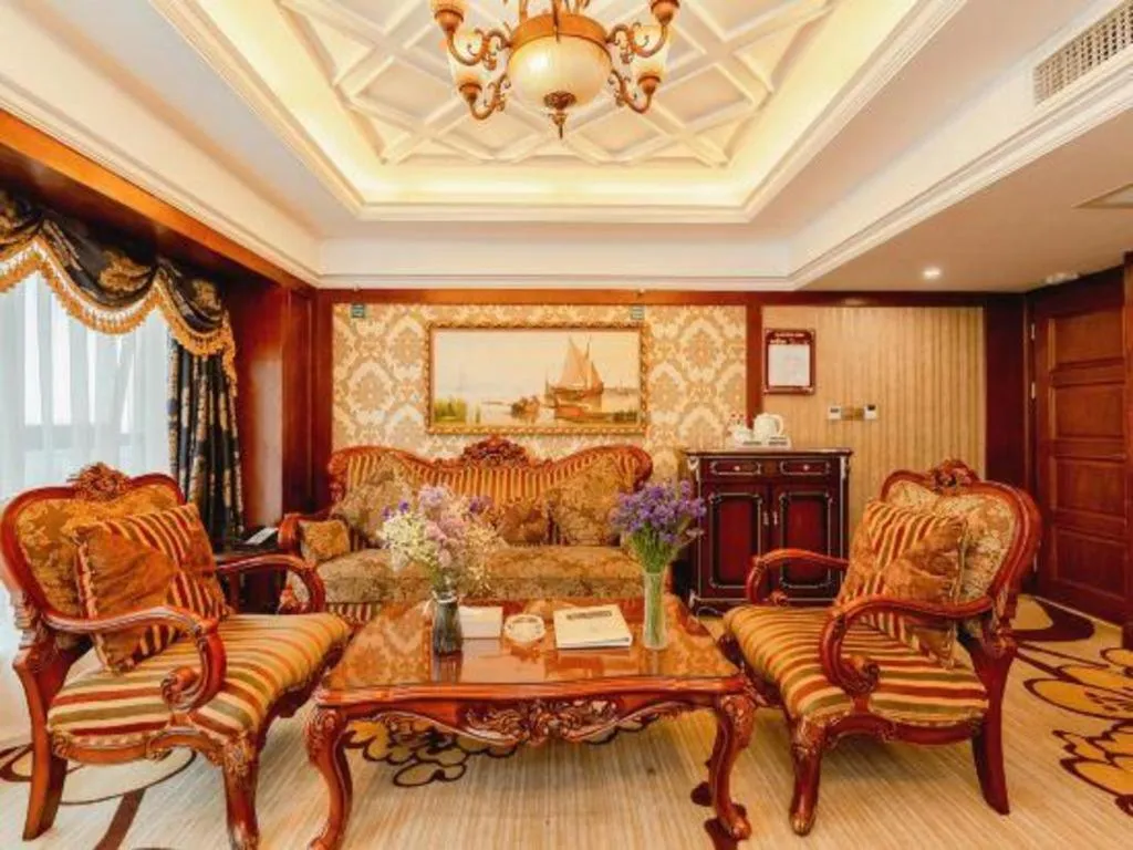 Chengdu French Theme Gold Palace