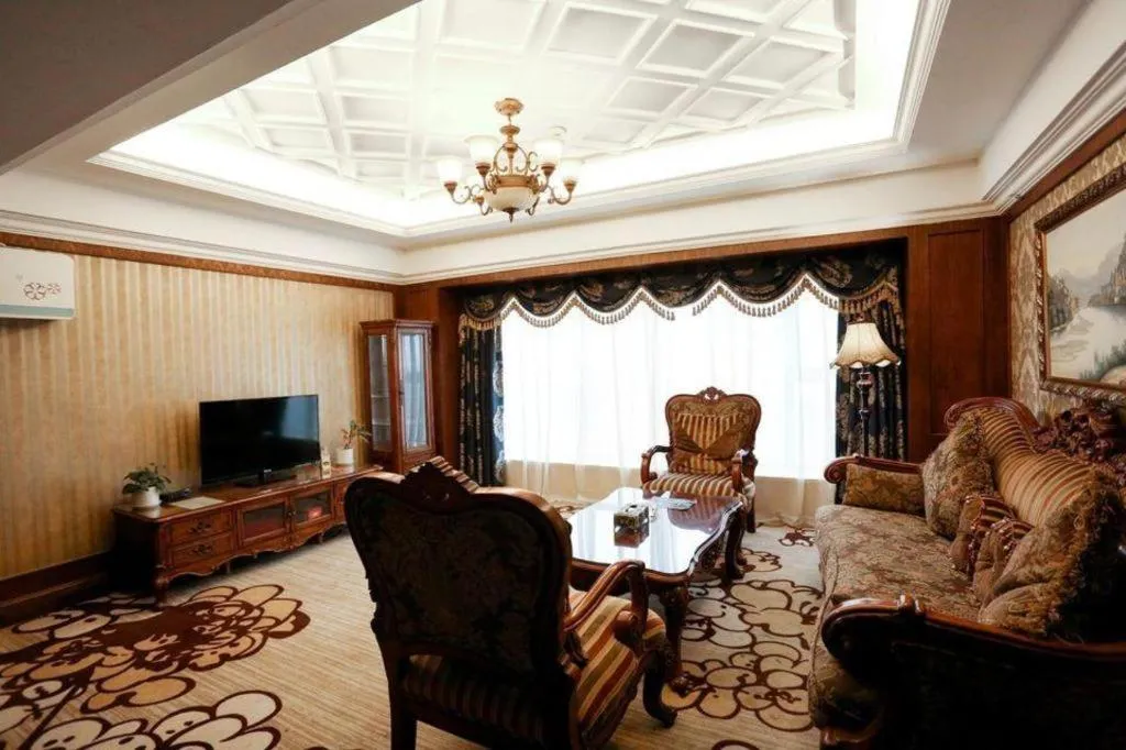 Chengdu French Theme Gold Palace