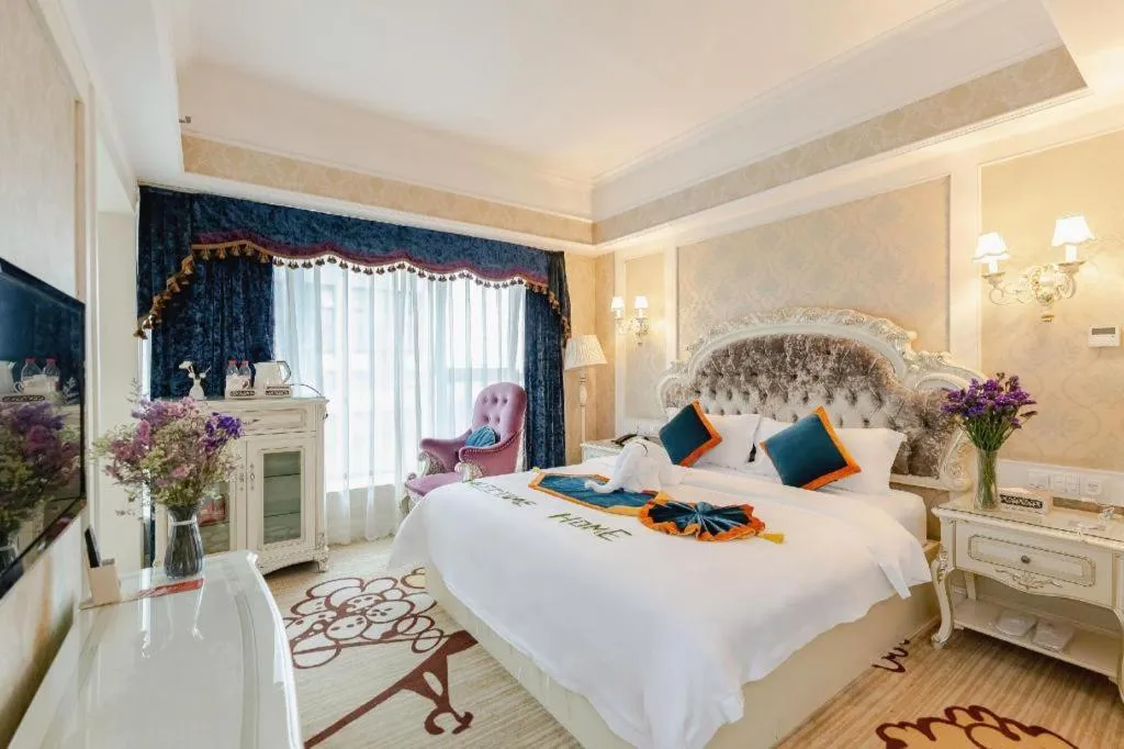 Bed in Chengdu French Theme Gold Palace