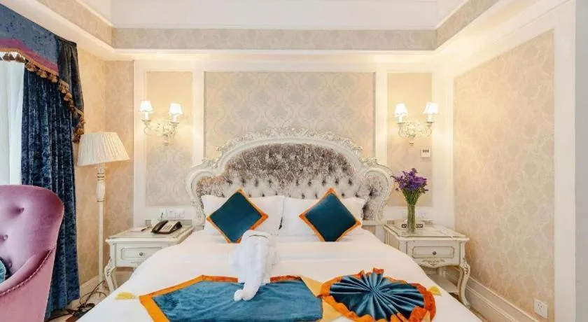 Bed in Chengdu French Theme Gold Palace