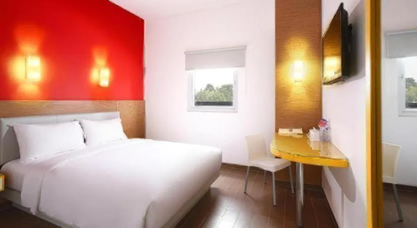 Bed in Amaris Hotel La Codefin Kemang