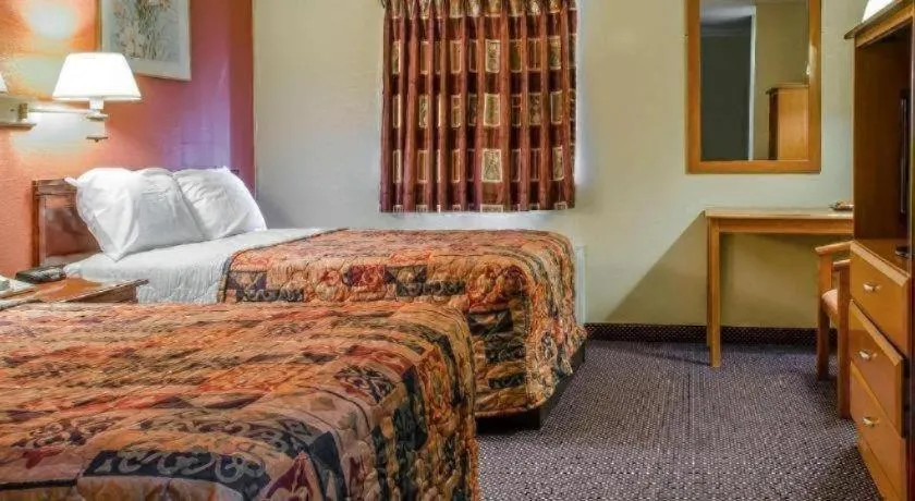 Bed in Rodeway Inn Allentown South
