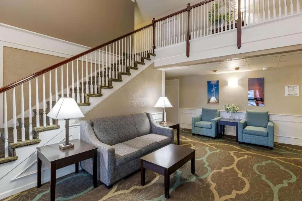 Quality Inn & Suites Des Moines - Merle Hay Road