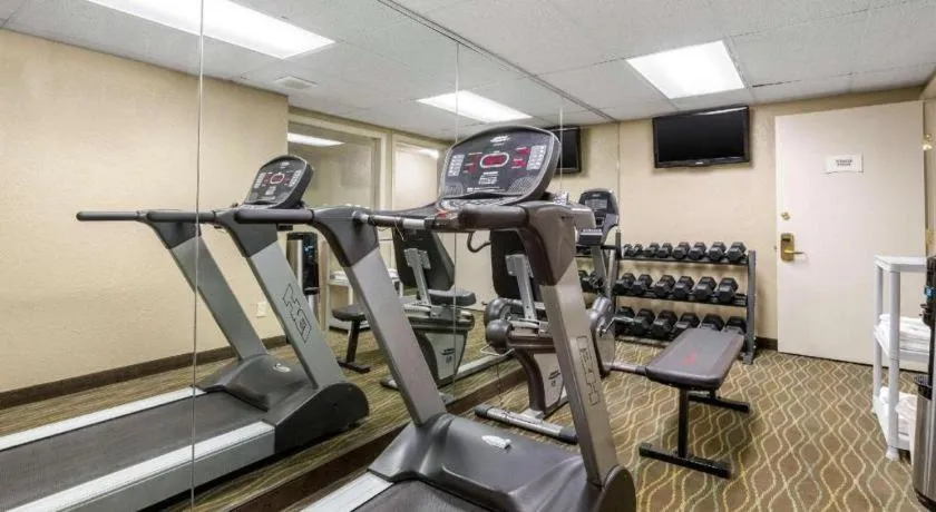 Quality Inn & Suites Des Moines - Merle Hay Road