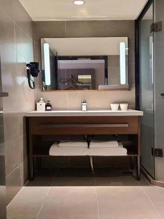 Hanting Hotel Qingdao May Fourth Square Zhiquan Road Metro Station