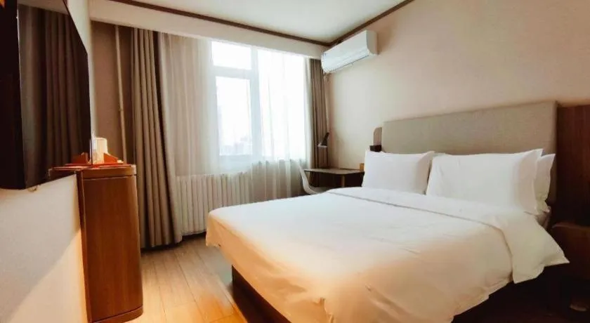 Hanting Hotel Qingdao May Fourth Square Zhiquan Road Metro Station