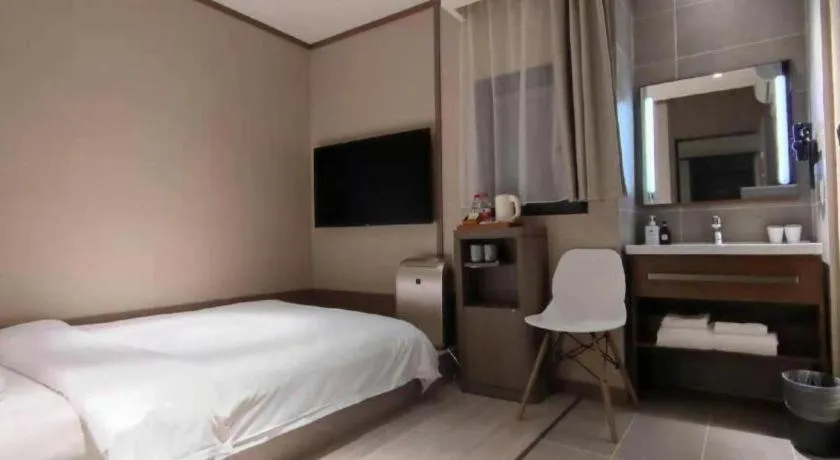 Hanting Hotel Qingdao May Fourth Square Zhiquan Road Metro Station