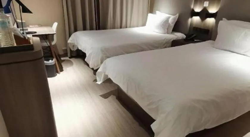 Hanting Hotel Qingdao May Fourth Square Zhiquan Road Metro Station