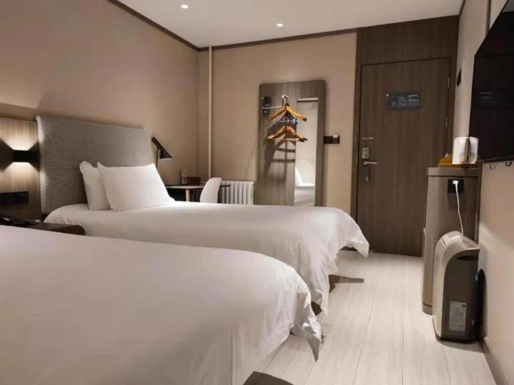 Hanting Hotel Qingdao May Fourth Square Zhiquan Road Metro Station