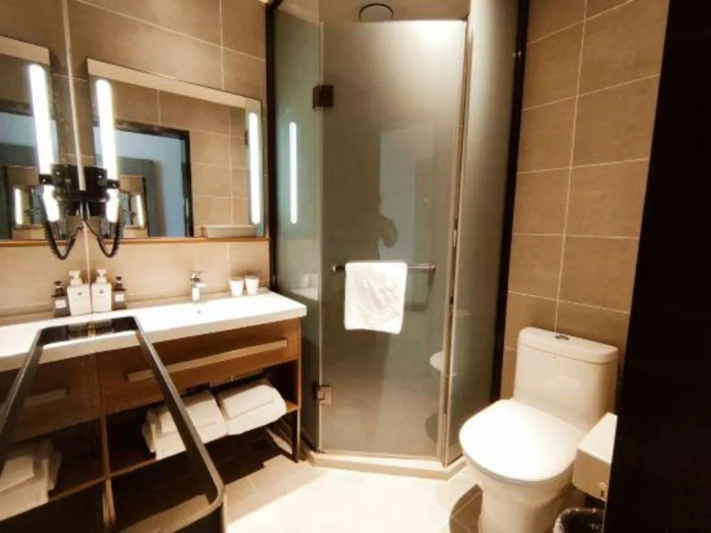 Hanting Hotel Qingdao May Fourth Square Zhiquan Road Metro Station