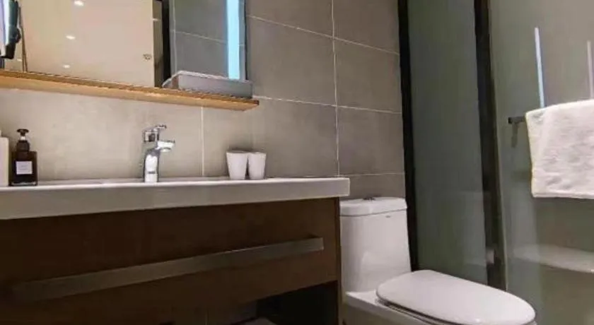 Hanting Hotel Qingdao May Fourth Square Zhiquan Road Metro Station