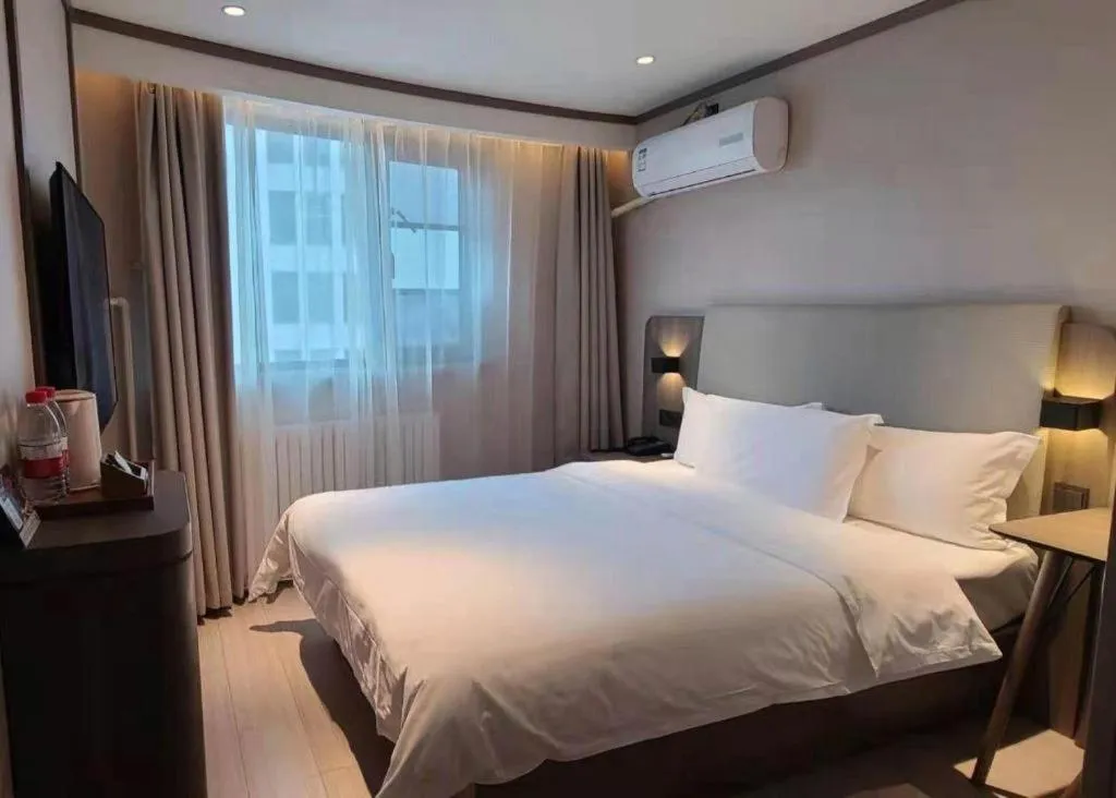 Hanting Hotel Qingdao May Fourth Square Zhiquan Road Metro Station