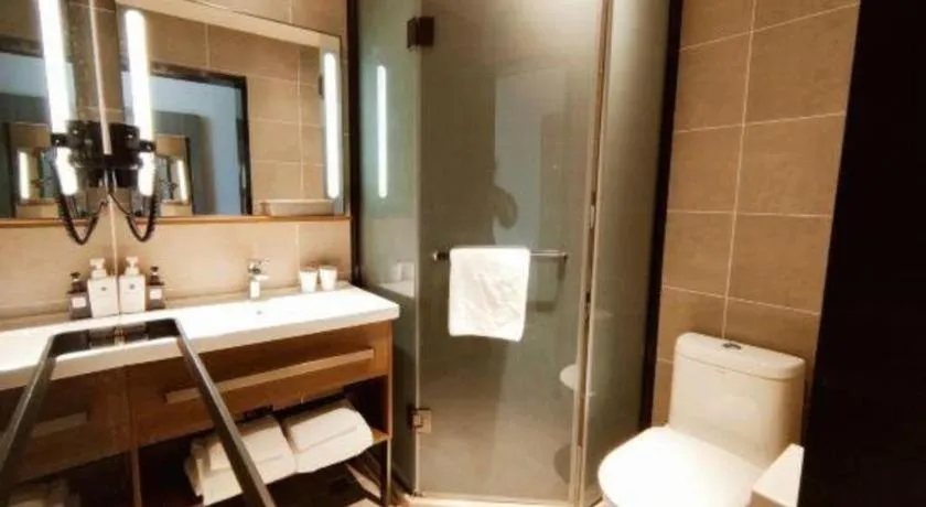 Hanting Hotel Qingdao May Fourth Square Zhiquan Road Metro Station