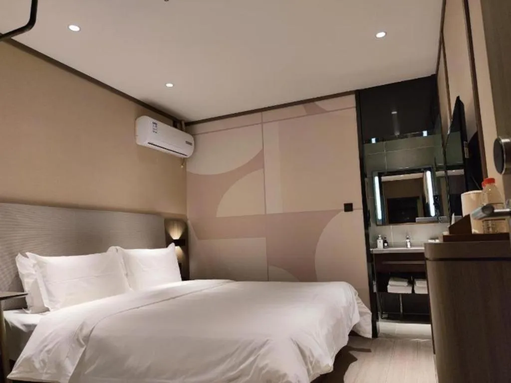 Hanting Hotel Qingdao May Fourth Square Zhiquan Road Metro Station