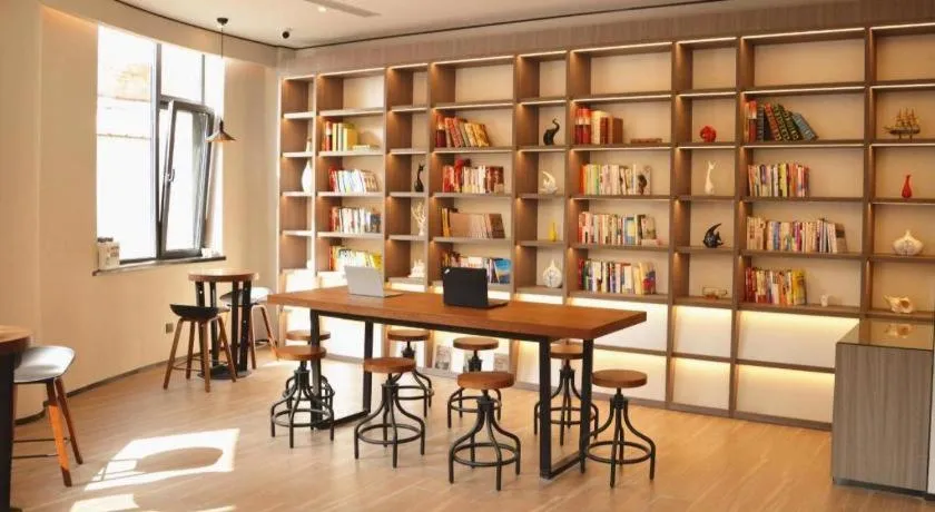 Hanting Hotel Qingdao May Fourth Square Zhiquan Road Metro Station