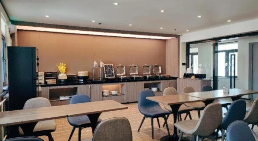 Hanting Hotel Qingdao May Fourth Square Zhiquan Road Metro Station