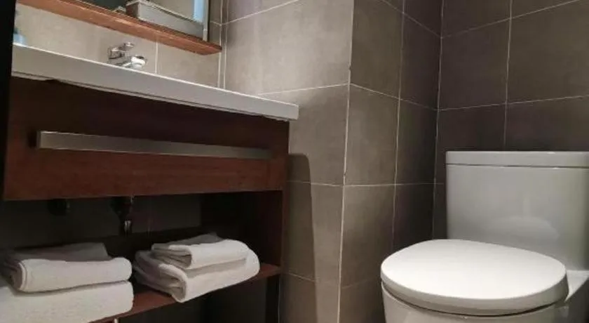 Hanting Hotel Qingdao May Fourth Square Zhiquan Road Metro Station