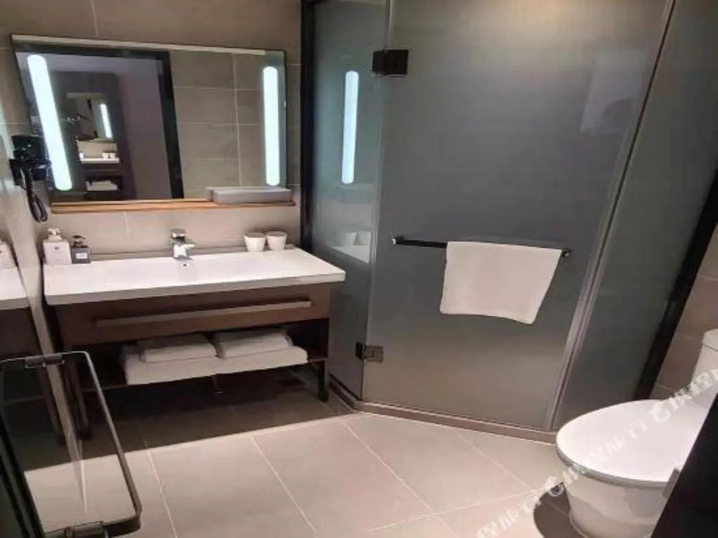 Hanting Hotel Qingdao May Fourth Square Zhiquan Road Metro Station