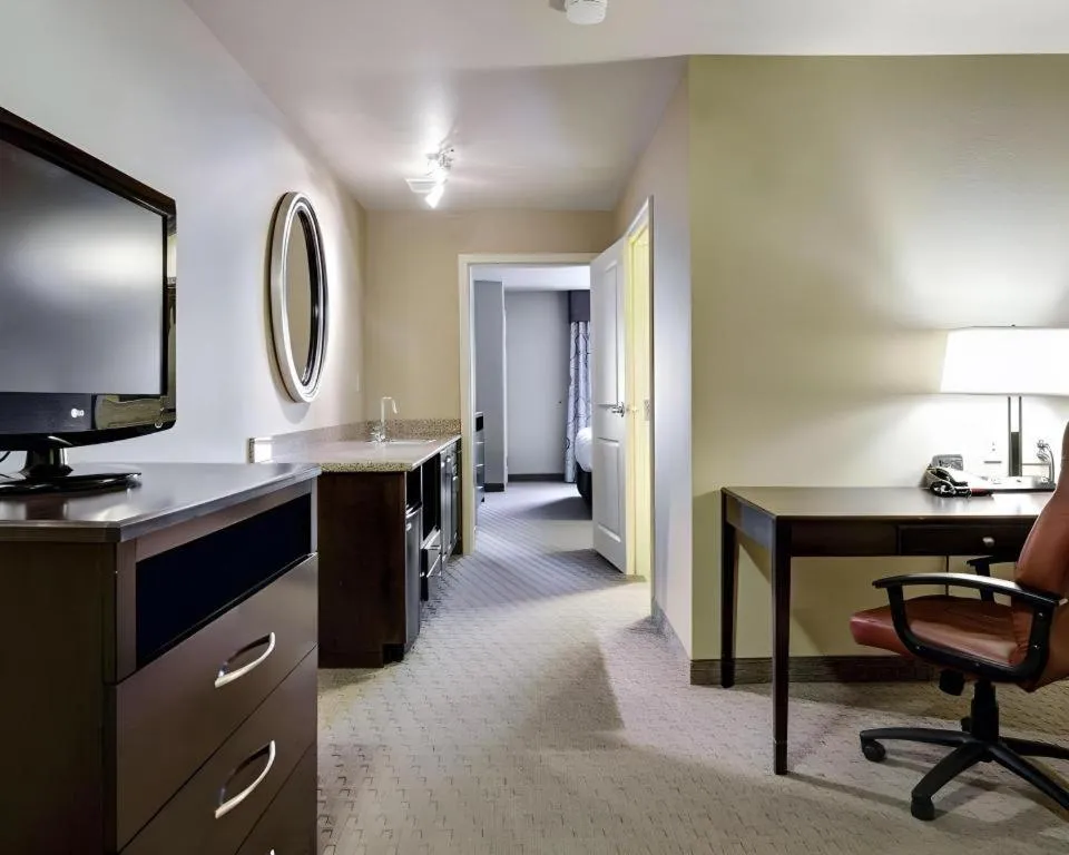 Comfort Suites near Hot Springs Park