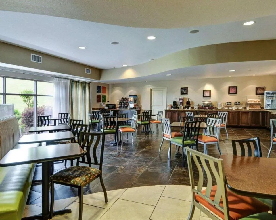 Comfort Suites near Hot Springs Park