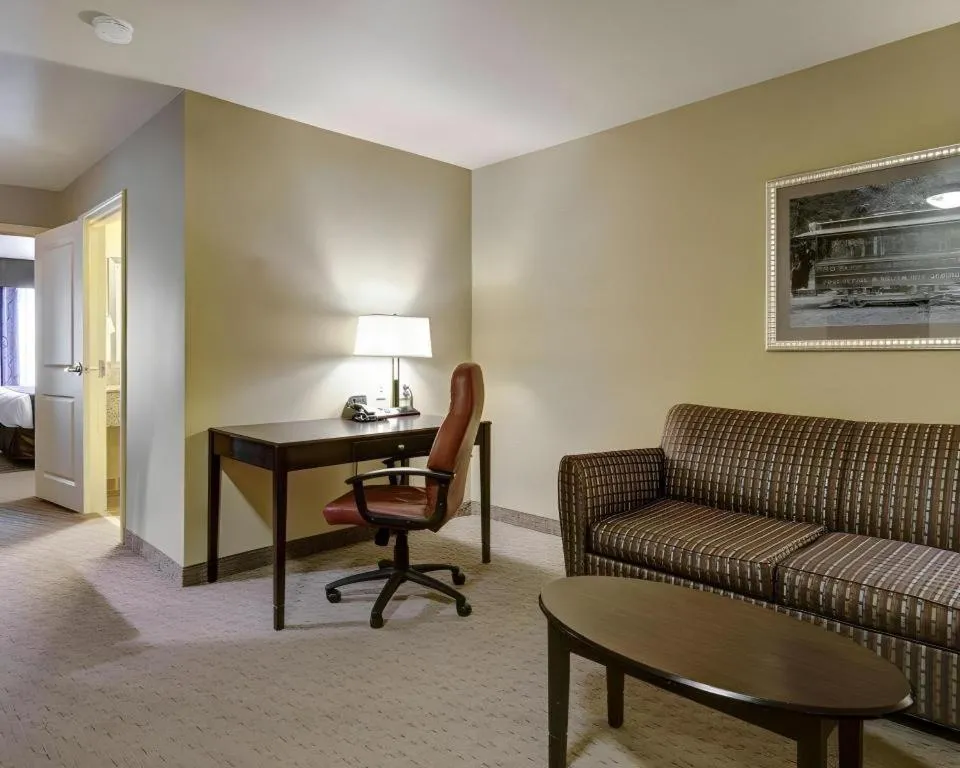 Comfort Suites near Hot Springs Park