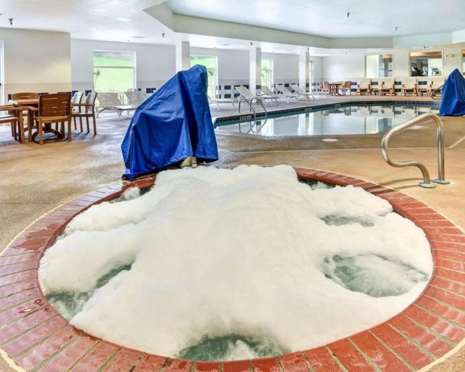 Comfort Suites near Hot Springs Park