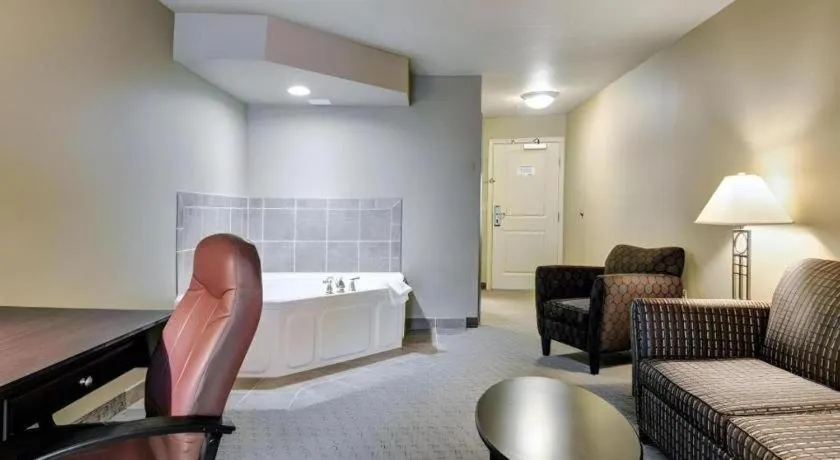 Comfort Suites near Hot Springs Park