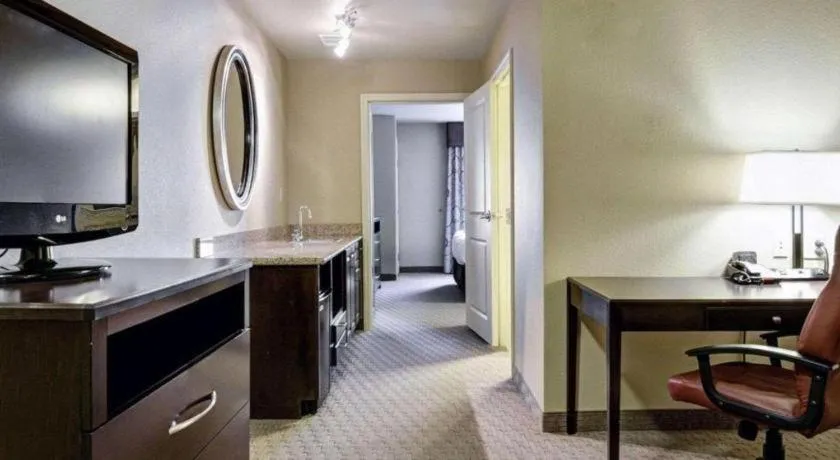 Comfort Suites near Hot Springs Park