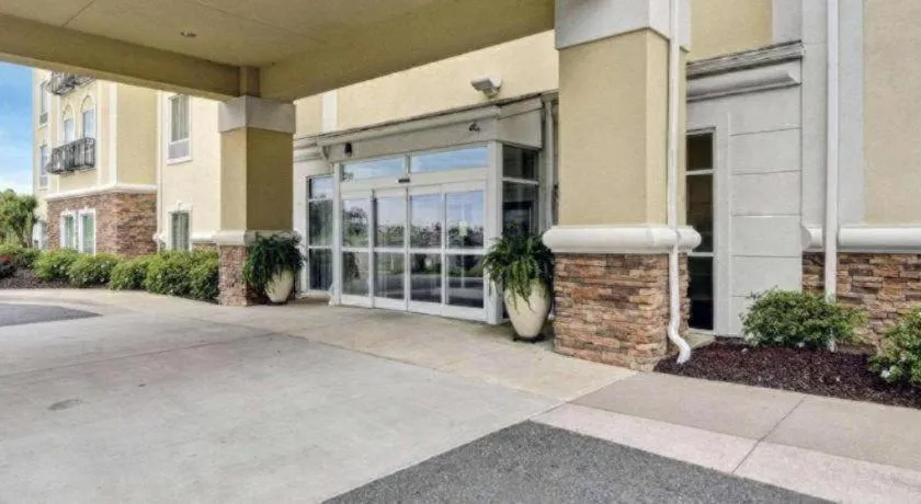 Comfort Suites near Hot Springs Park