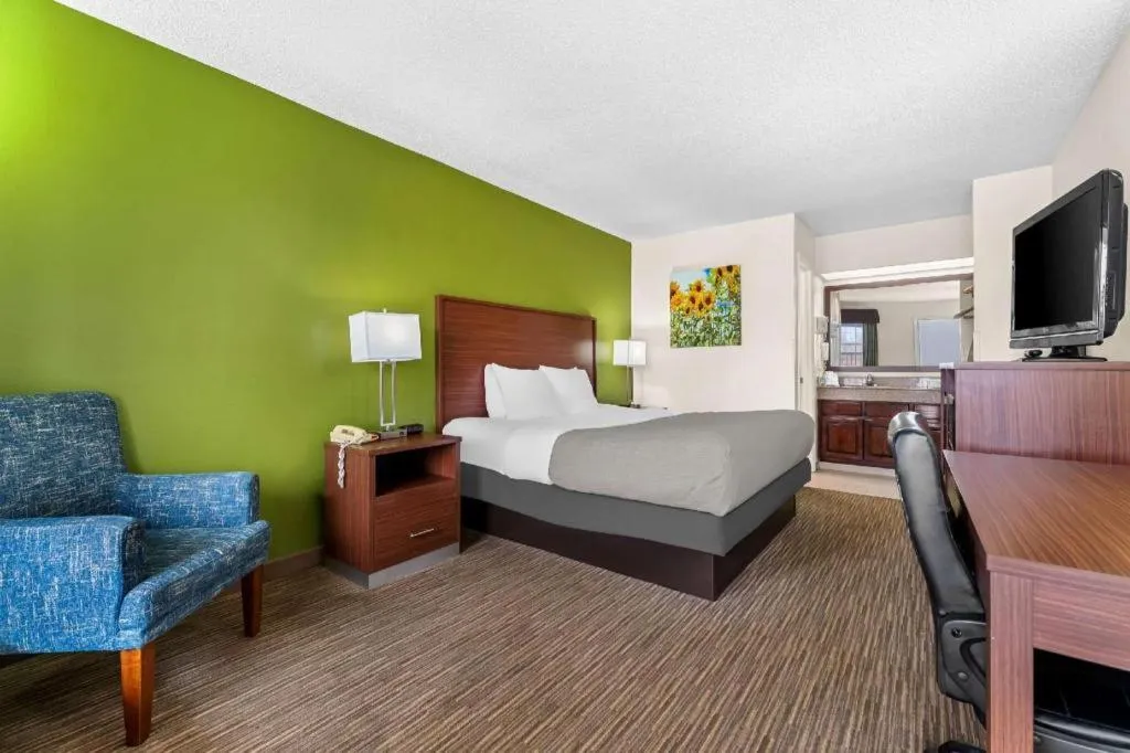 Bed in Quality Inn Eastman