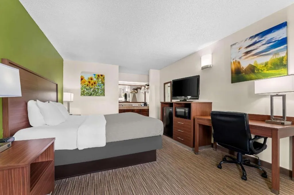 Bed in Quality Inn Eastman